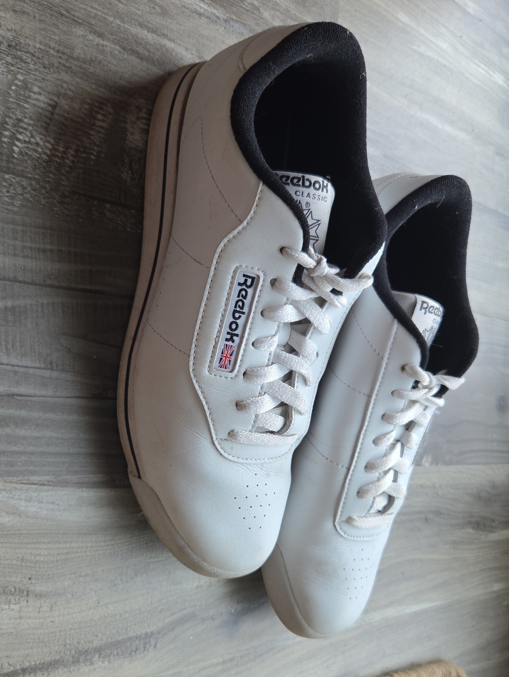 Reebok Womens White Sneakers with Black Trim